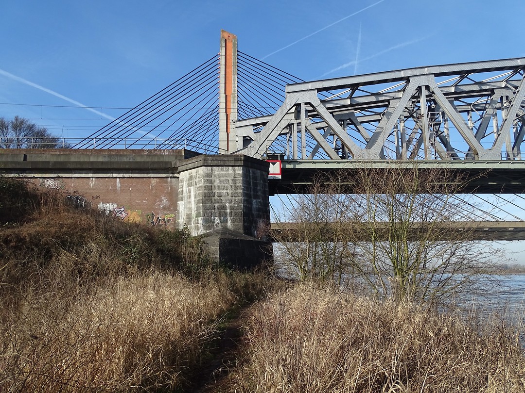 Allebei de bruggen!