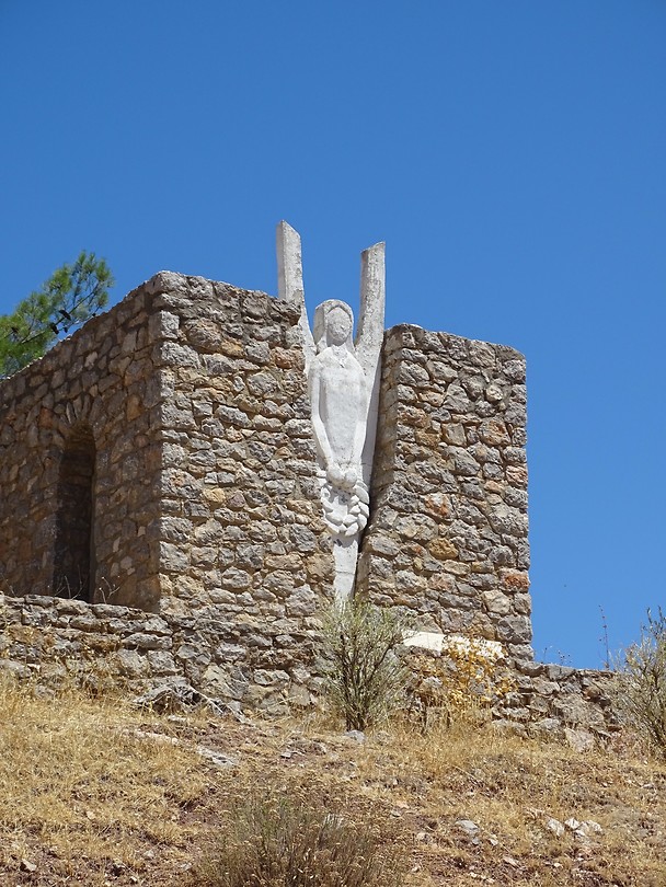 Het monument voor de duizenden vermoorden Grieken van Anavatos!