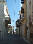 Smal weggetje in Aghios Georgios Sykousis!