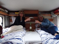 Het is maar klein in de camper!