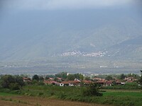 Het bovenste dorp is Ano Poroia! Onder het dorp Kerkini!