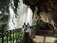 Achter de waterval!