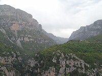 Rechts het dorpje Vikos! Goed kijken!