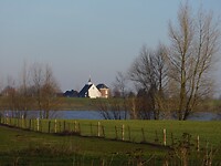 Het dorp Herwijnen aan de overzijde van de Waal!