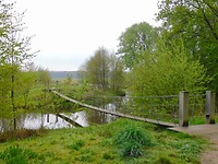 Hangbrug nummer twee......beetje wiebelig, misschien wel expres 😉