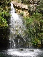 Waterval bij de entree…..