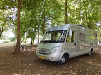 Schaduwrijke plaats…..maar we gaan toch weg.