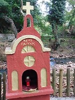 Kerkje langs de rivier…..
