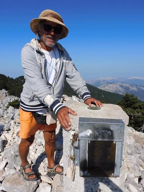 Griekse Adonis op de top……1628 meter…..