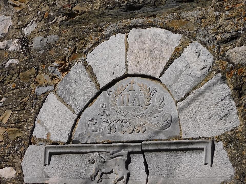 Oude gevelsteen…..