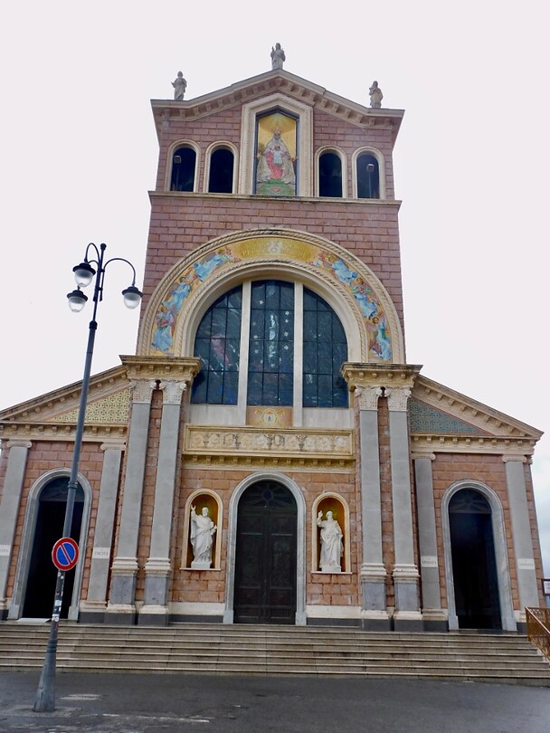 Het heiligdom van de Zwarte Madonna van Tindari….