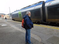 Wachten op de trein naar Palermo…..