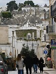 Richting de toeristische wijk Rione Monte…..hordes toeristen…..