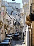 Het moderne Ostuni…..met smalle, drukke straten…..