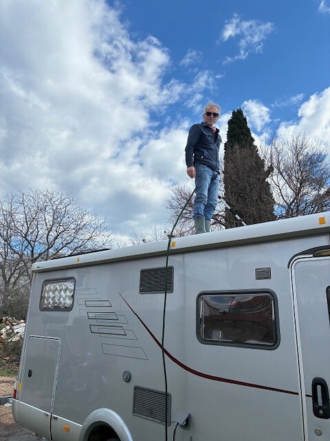 Camper wassen…..morgen weer op avontuur…..