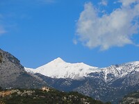 De besneeuwde toppen van het Taygetos-gebergte….