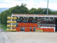 Overal fruitstallen langs de weg….