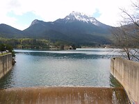 De dam van Lake Doxa….