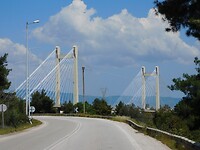 De moderne Chalkida brug…..
