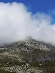Mount Ochi in de wolken…..