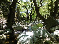 De Platanistos-vallei…..overal wandelroutes….