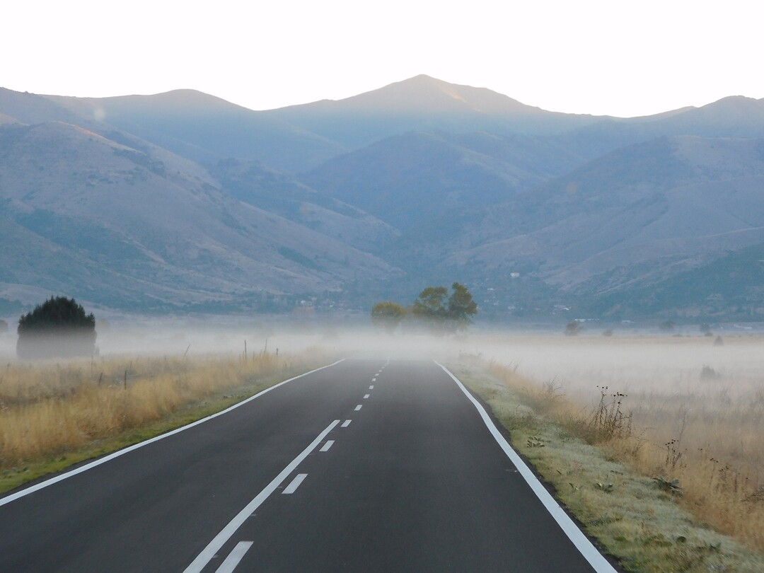 Ochtendnevel bij de Prespa meren…..