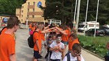 Basisschoolklas die vertrekt bij Fonjica