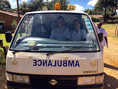 Mee met de Ambu naar Eldoret voor een spoedbevalling
