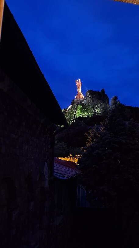 Maria beeld by night