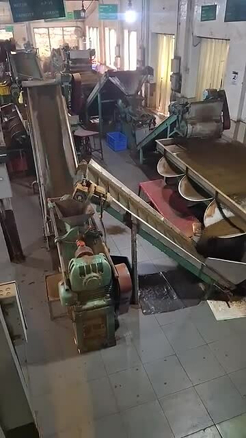 Schutmachine voor zeven van thee