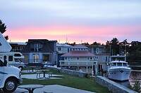 Avond zon bij de haven