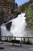 Plaatselijke waterval, naast campground