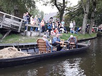 het drijft gewoon voorbij