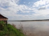 De Mekong mét aan de overkant onze volgende bestemming: Thailand!