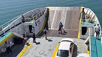 voorbereidingen voor het aanmeren in Argostoli