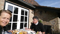 Ontbijt...buiten op het terras.