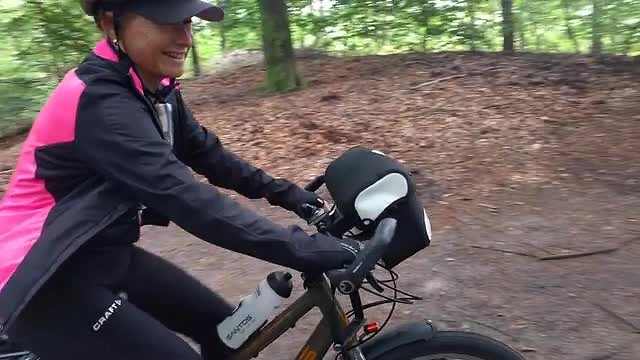 Off road heuveltje op en af bij Hoog Buurlo