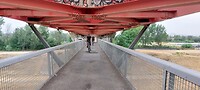 Fietsbrug onder de brug