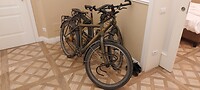 Fietsen in de grote slaapkamer.
