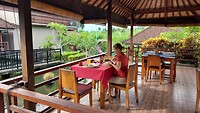 Ontbijt tussen de vissen | AlamGangga Villas