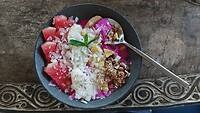 heerlijk ontbijtje bij Coco Verde met cactusfruit, kokos, watermeloen etc.