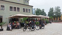 Stop voor een heerlijke koffie met Linzer Schnitte....