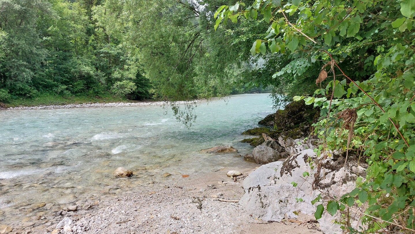 heldere riviertjes langs de route...