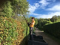 Chiara aan het werk, mijn overbuurvrouw en 'houtkachelmaatje';) op Ecolonie
