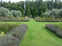 In de ommuurde tuin van Castle Howard.
