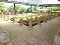 Villa met fonteinen.
