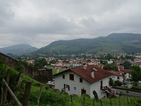 sjpdp met op achtergrond de pyreneeën