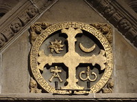 de alpha en de omega en de zon en de maan?