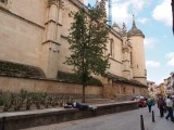 c144 man bij kathedraal Segovia