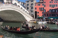b030 Ponte de Rialto, Venetië